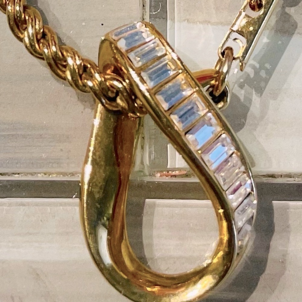 Vintage Faux Diamond baguette gold tone swirled pendant/chain - Picture 3 of 8